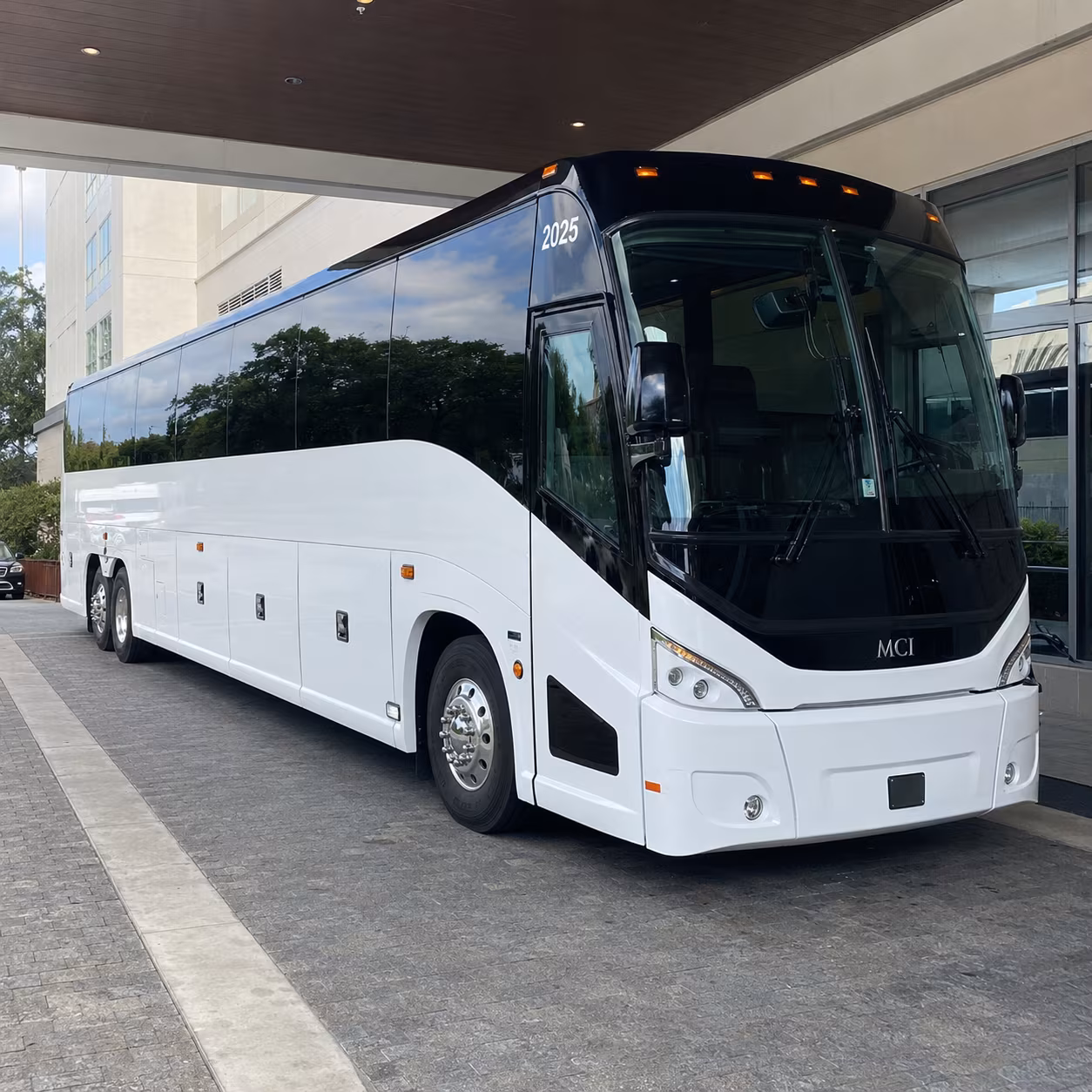 Chattanooga Airport Shuttle & Transportation party bus exterior