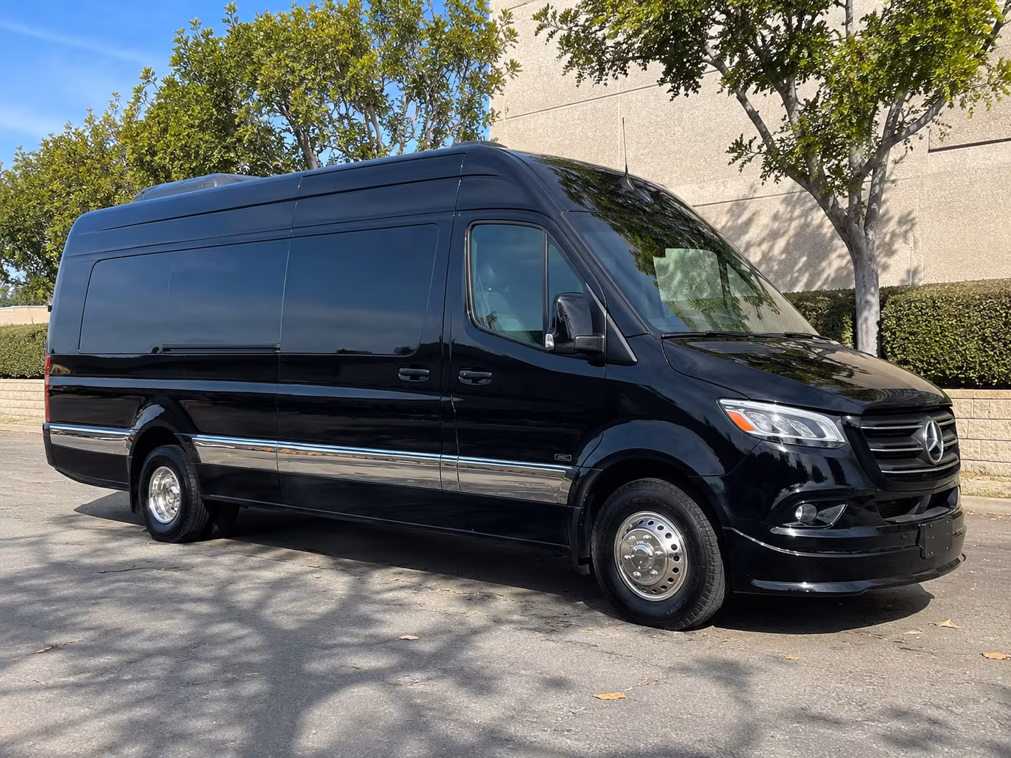 Chattanooga Airport Shuttle & Transportation party bus exterior