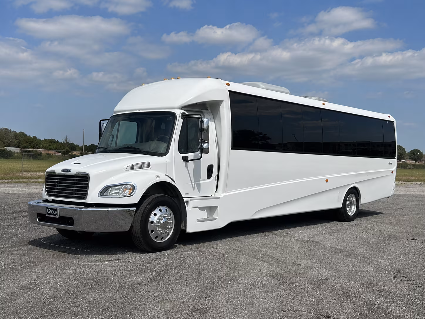 Chattanooga Birthday, Sweet 16, & Quinceañera Transportation party bus exterior