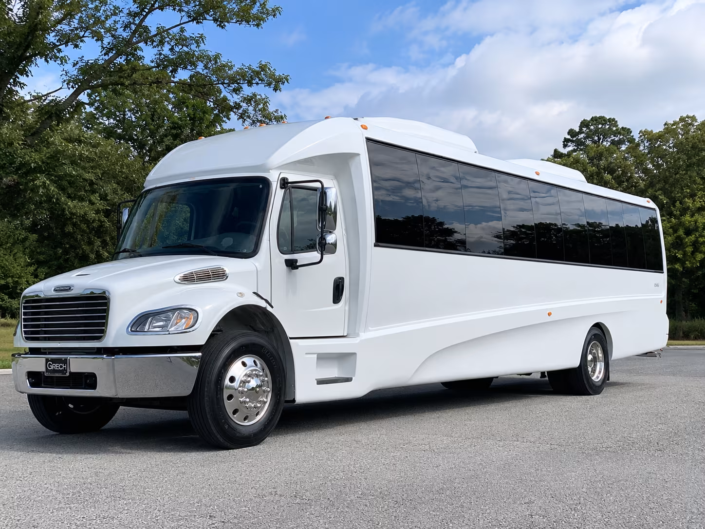 Chattanooga Birthday, Sweet 16, & Quinceañera Transportation party bus exterior