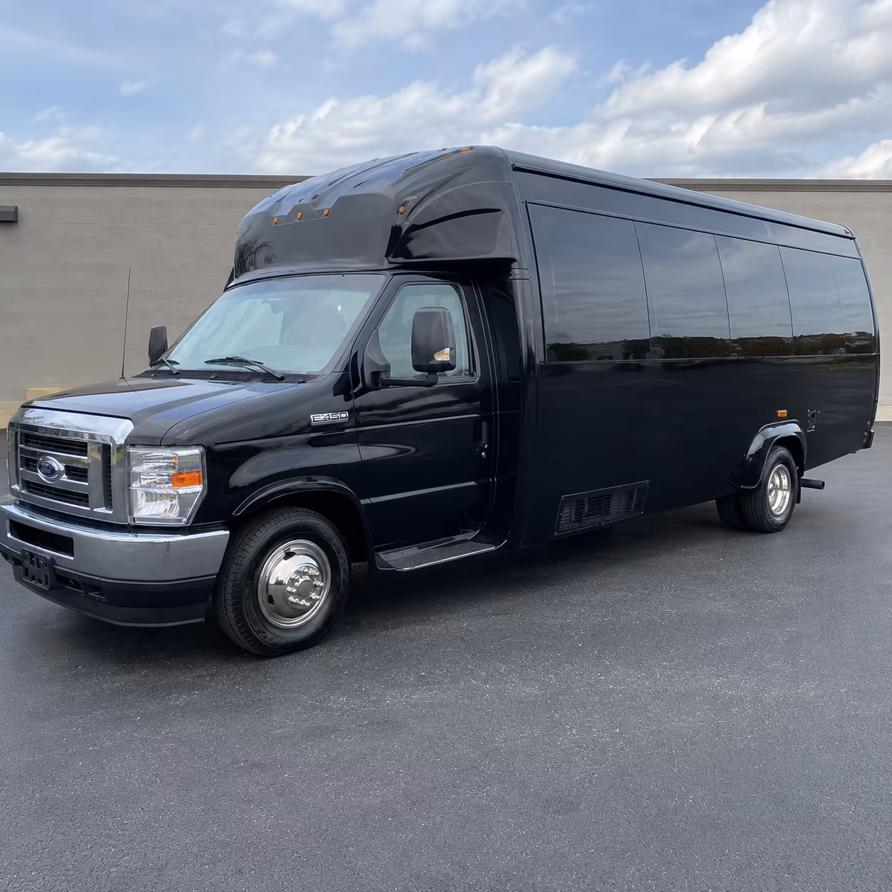 Chattanooga Winery Tour & Pub Crawl Transportation party bus exterior
